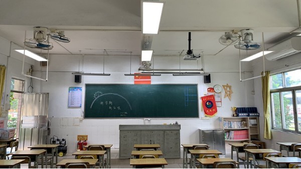 2023年前中小学校都要换成专用教室护眼灯吗？华辉教育照明告诉您~